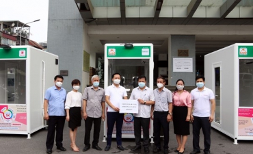Traphaco Joint Stock Company donated COVID-19 heat-resistant sampling chamber to Hanoi CDC